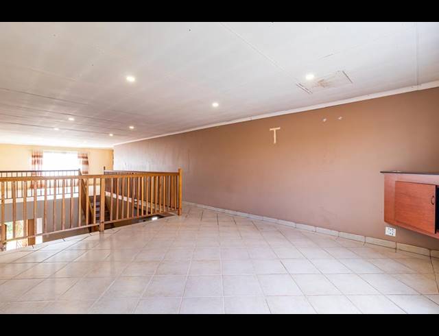 4 BEDROOM HOUSE FOR SALE IN VAN RIEBEECK PARK